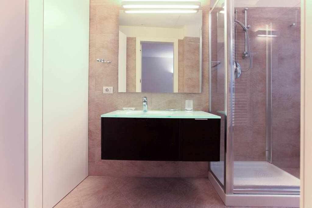 Brera Area Lovely Apt Close To Piazza Duomo มิลาน ภายนอก รูปภาพ